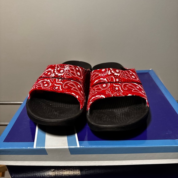 OOFOS - Red Bandana Pattern Slides - Picture 3 of 7